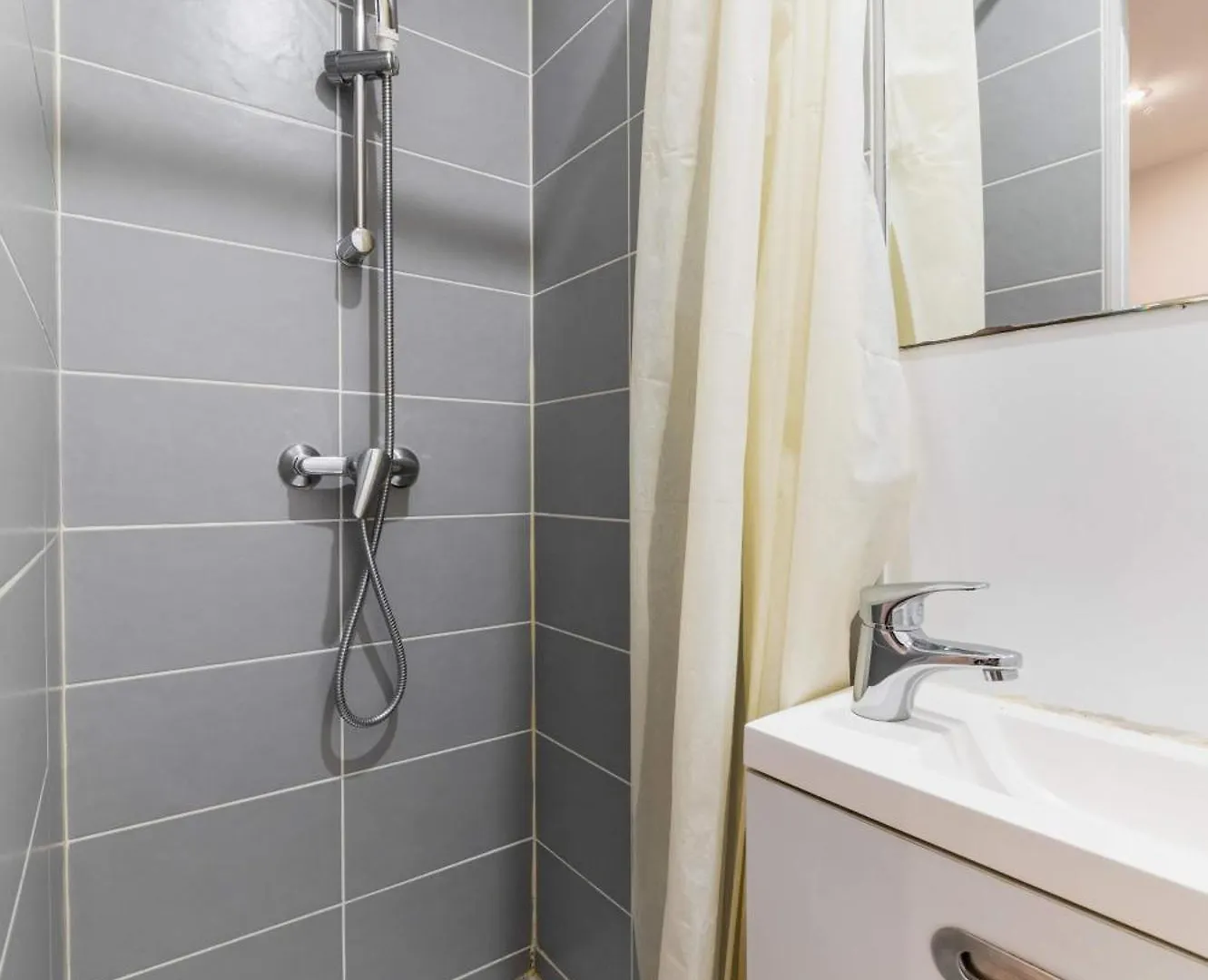 Studio Fonctionnel Hopital Bichat - Paris 18 - 2P - Flat-Guest Apartmán